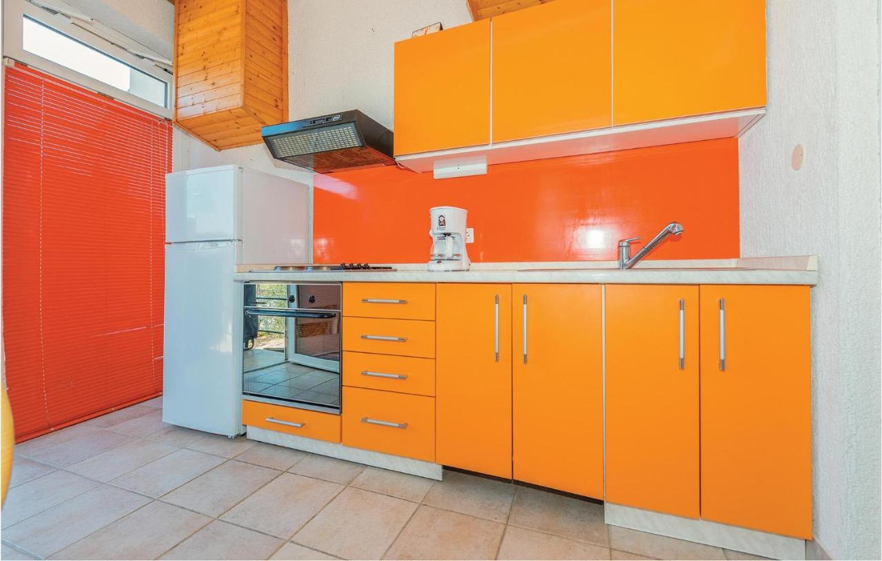 Lovely Apartment In Rogoznica With Wifi Εξωτερικό φωτογραφία